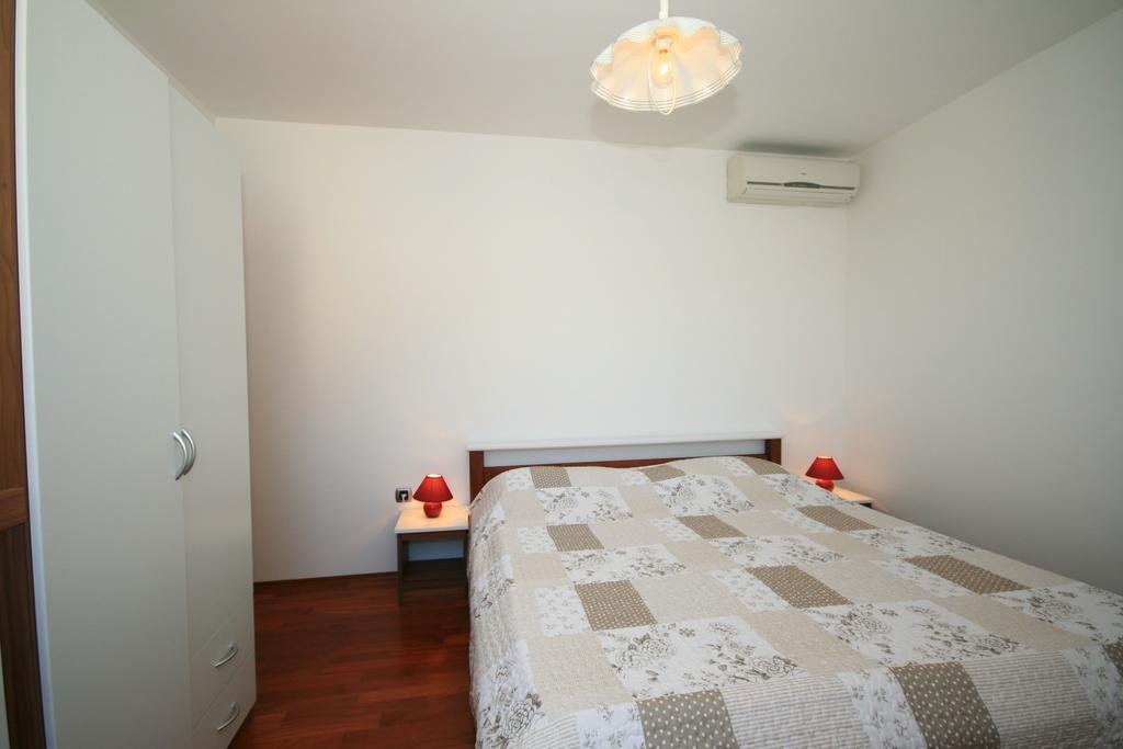 Ruzmarinka 4* Appartement Baška Buitenkant foto